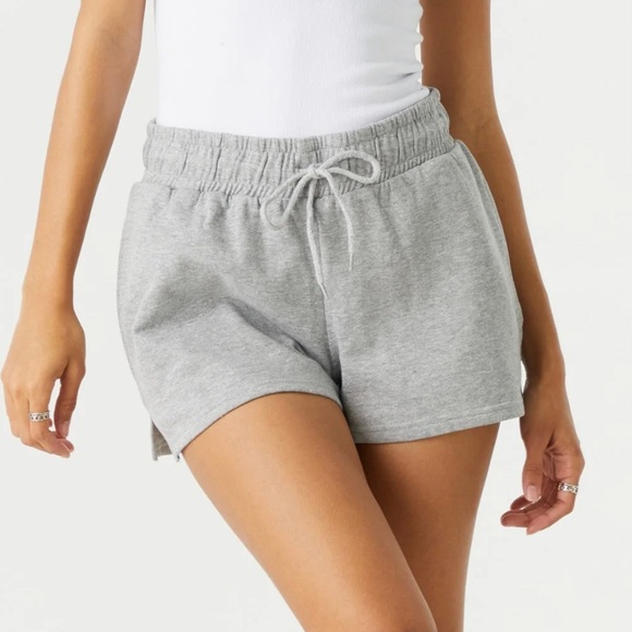 🛑SOLD🛑NWT High Rise Heather Grey Fleece Shorts Size XL - Picture 1 of 5